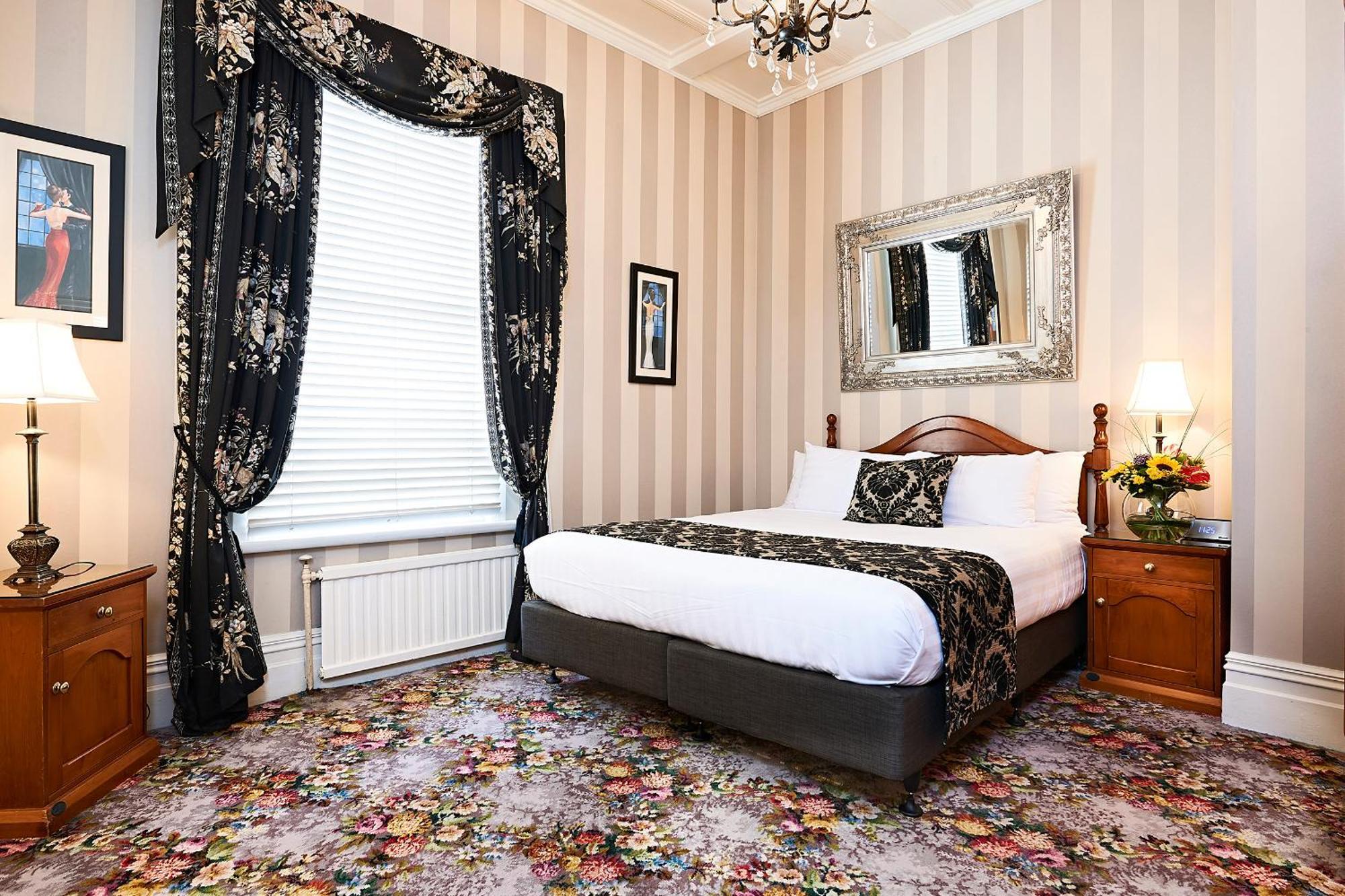 Prince's Gate Hotel 4*