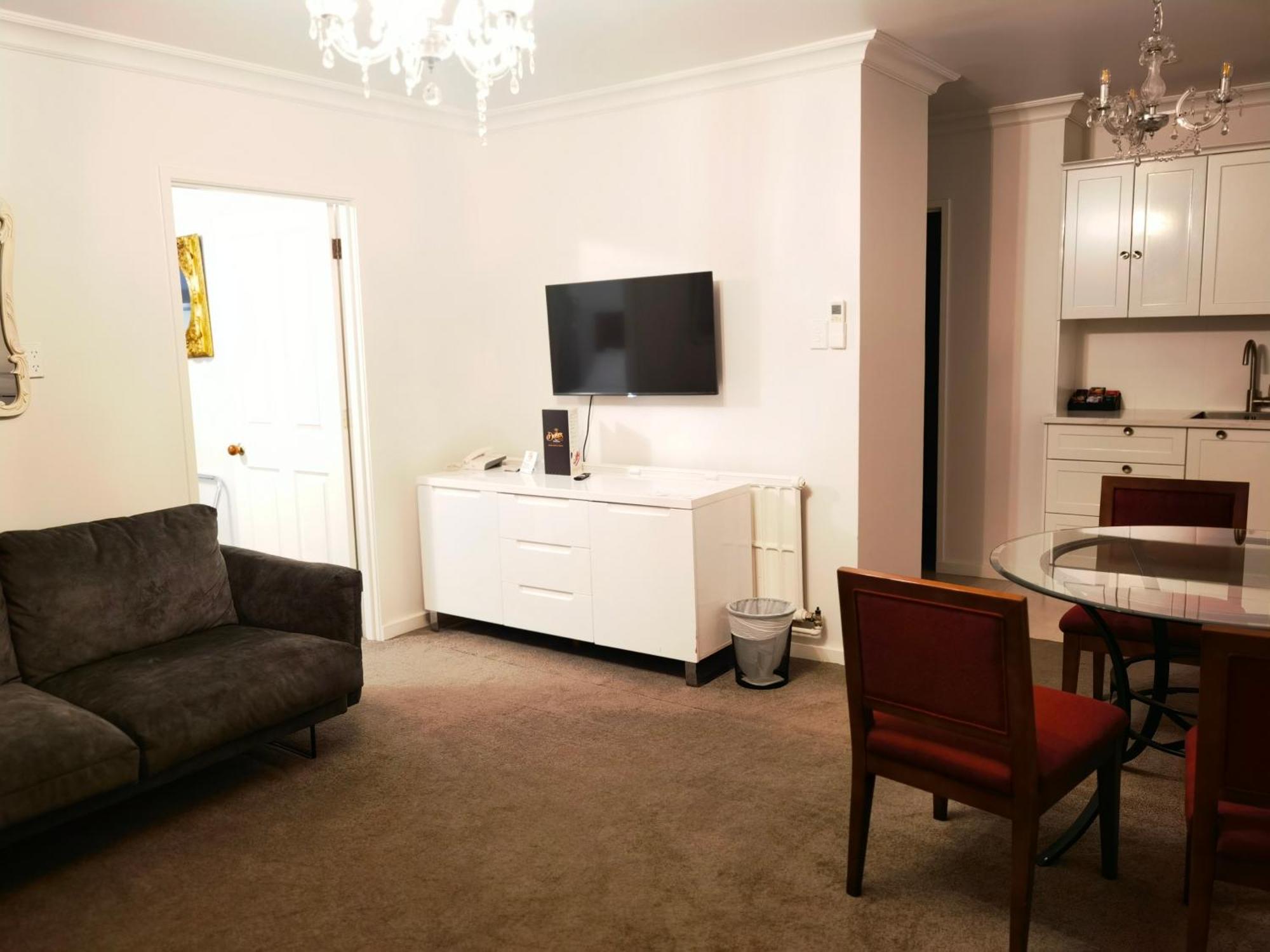 Prince's Gate Hotel 4*