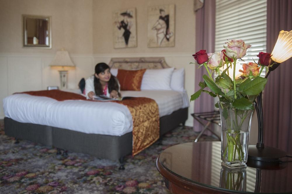 Prince's Gate Hotel 4*